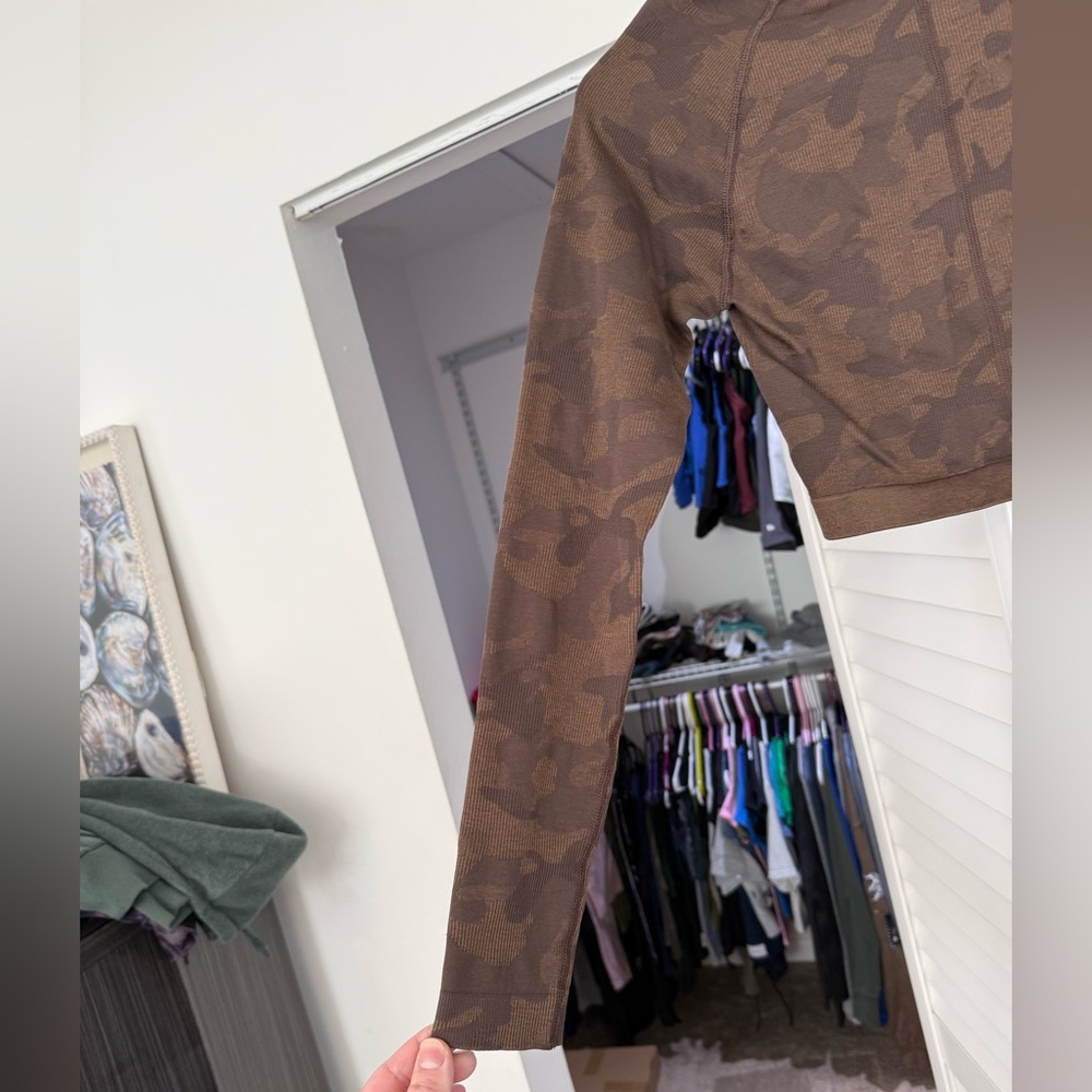 Gymshark Adapt Camo Long Sleeve Crop Top - Picture 7 of 9